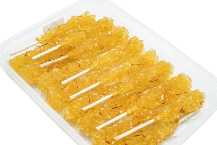 خرید نبات زعفرانی ۸۰۰ گرمی چوبی حاج‌کاظم